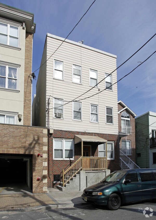 Building Photo - 168 19th St