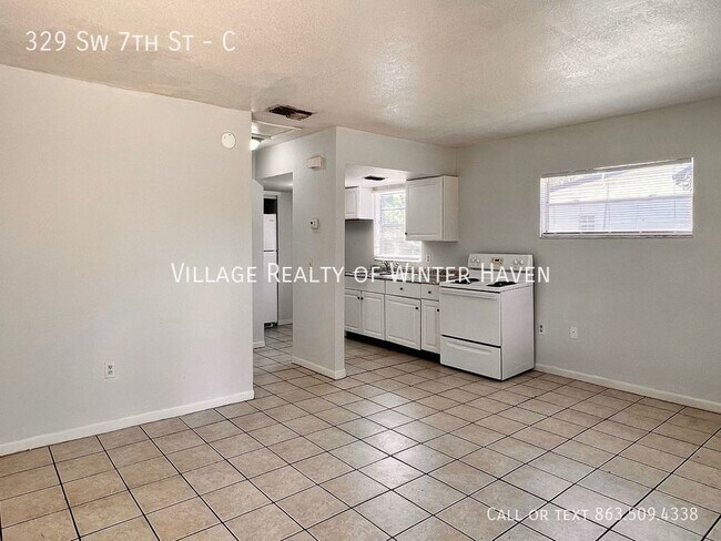 Building Photo - Cute Downtown 2 Bedroom Apartment