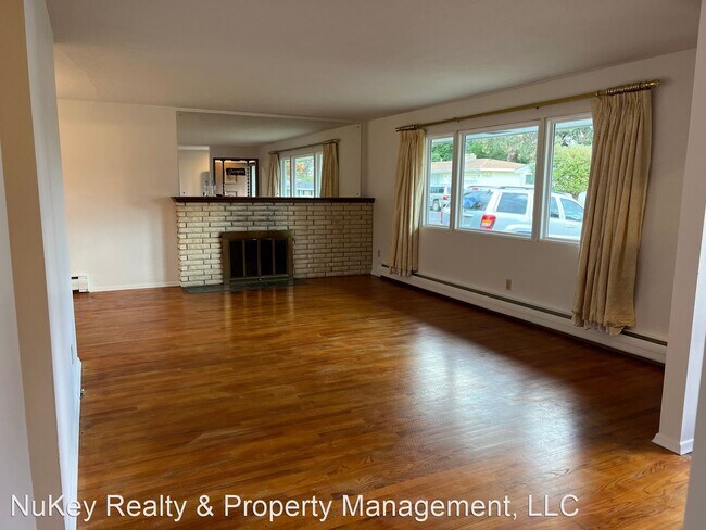 Building Photo - 4 br, 2 bath House - 3728 W. Delbert Ave