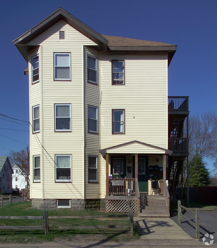 Building Photo - 578-580 Bay St