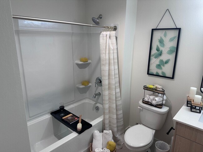 Foto del edificio - Gracious Brand New 461 Sq. Ft. apartment in Everett!