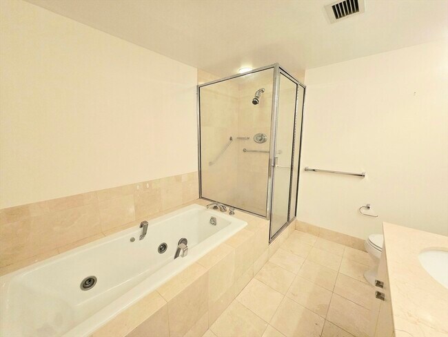 Foto del edificio - 75-83-83 Cambridge Pkwy