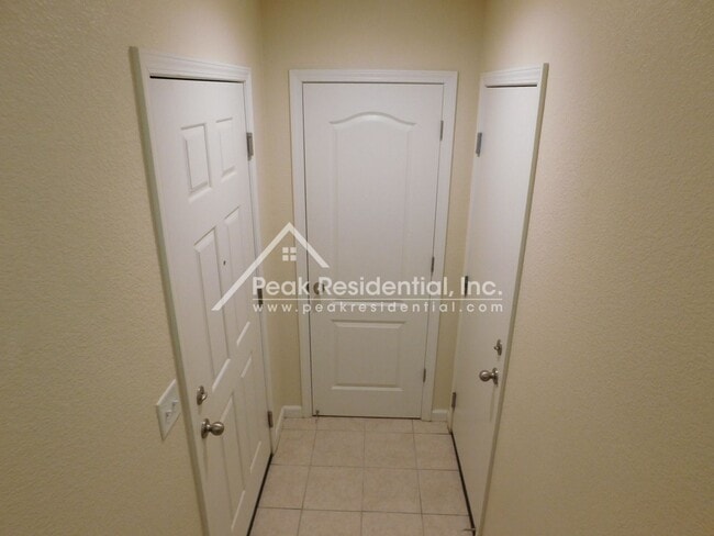 Building Photo - 3301 N Park Dr