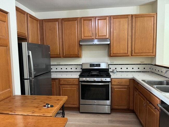 Building Photo - 2527 Oneida Ln