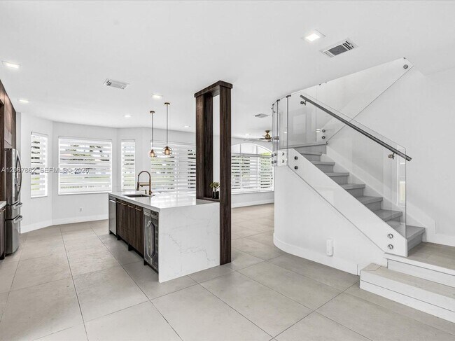 Building Photo - 1800 NW 78th Ave