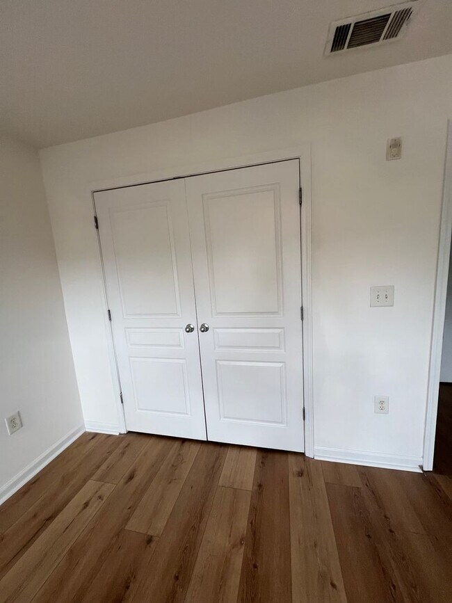 Building Photo - 16-1611 Summers