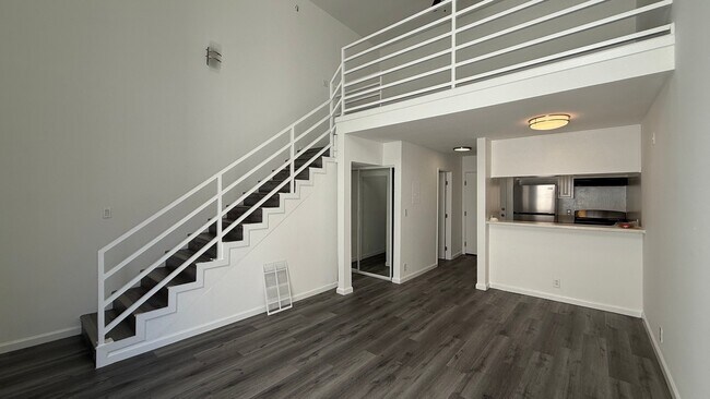 Foto del edificio - 7044 Hawthorn Ave