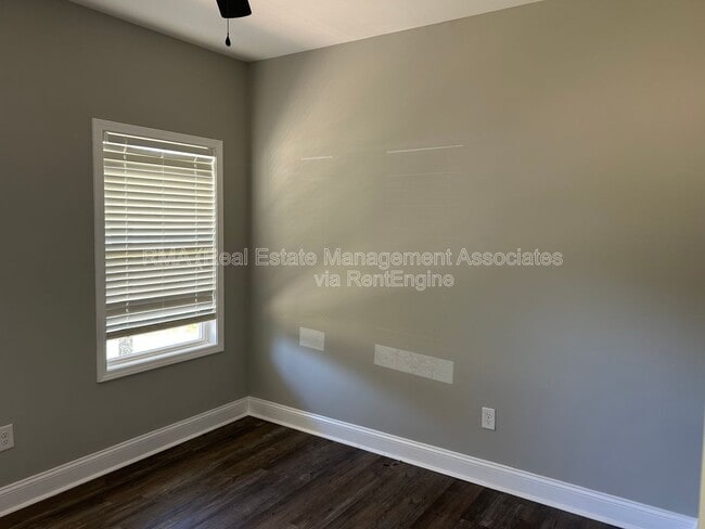 Building Photo - 202 Autumn Ridge Dr