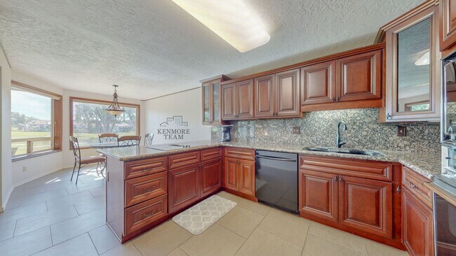 Foto del edificio - 2 Bed/2 Bath Condo on the Golf Course