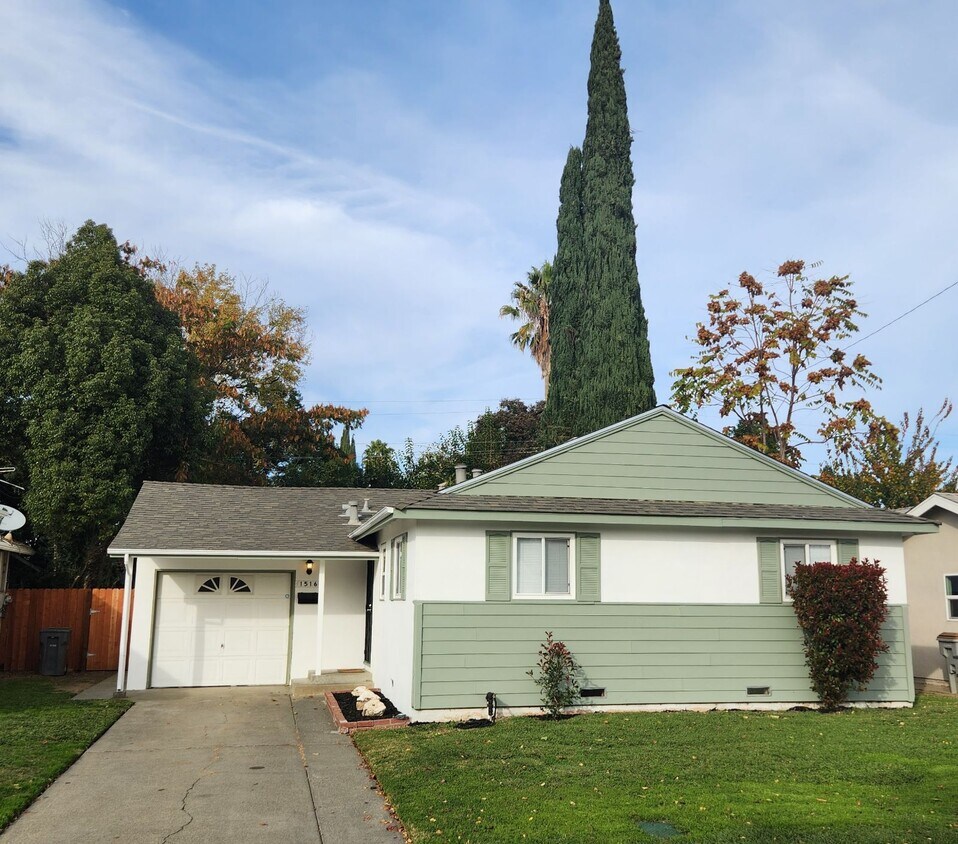 Primary Photo - 1516 Laurel Ln
