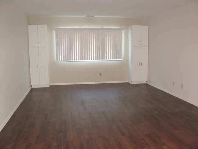 Building Photo - 20333 Detroit Rd