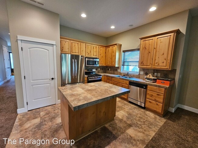 Building Photo - 3 br, 2.5 bath House - 2569 Lavender Court