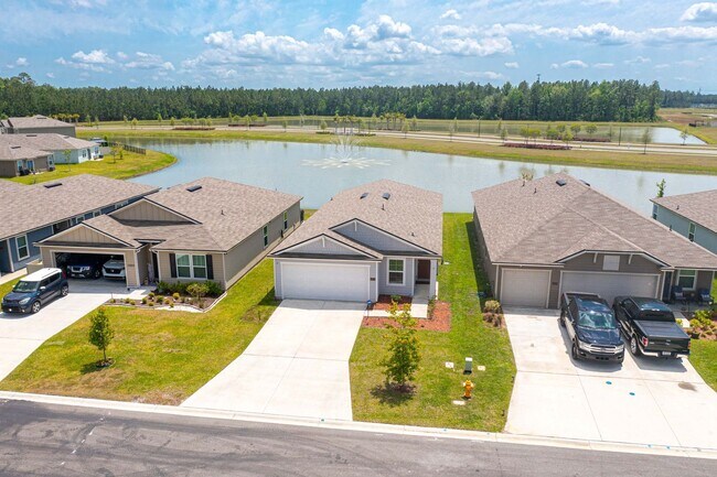 Building Photo - Almost new 3 bed 2 bath home