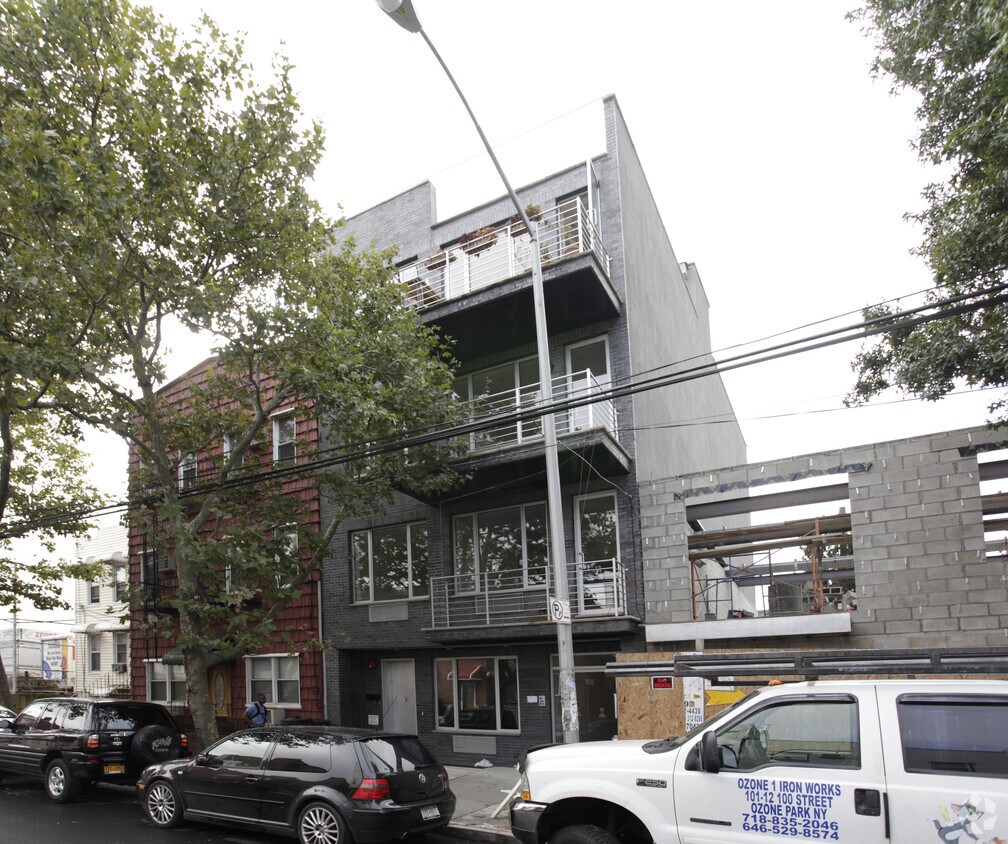 Primary Photo - 174 Skillman Ave