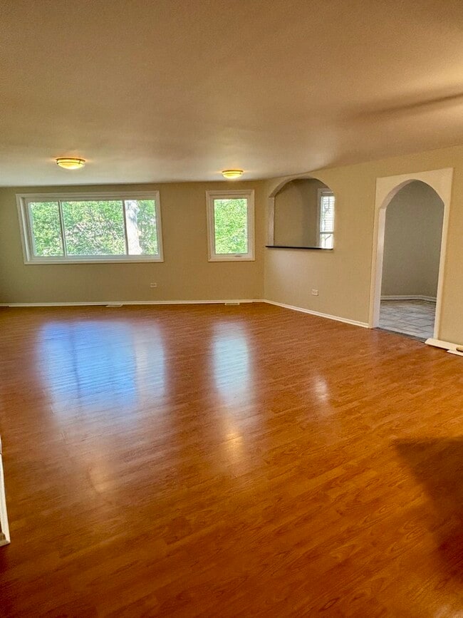 Building Photo - 424 Braeside Rd