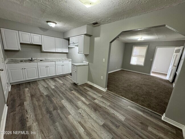 Foto del edificio - 5035 Campenella Dr