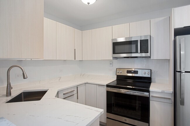 Foto del edificio - 6826 N Ridge Blvd