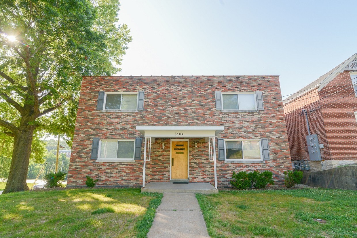 Primary Photo - 3550 Country Club Dr