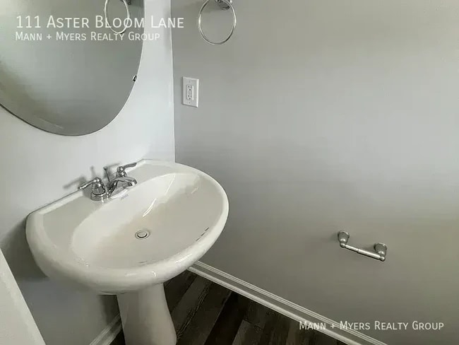 Foto del edificio - 111 Aster Bloom Ln