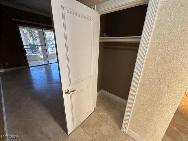 Building Photo - 260 E Flamingo Rd
