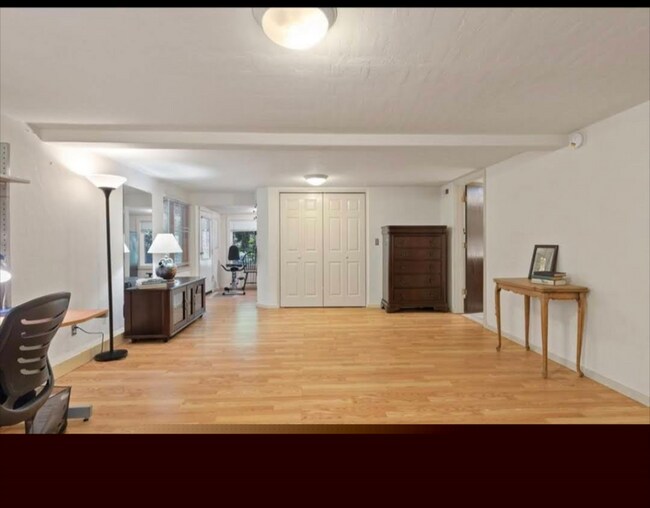 Foto del edificio - 275 Old Big Trees Rd