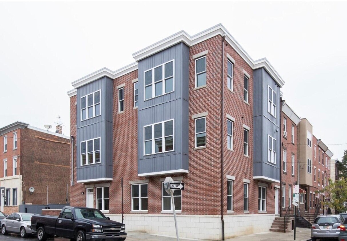 Primary Photo - 1441 Dickinson St