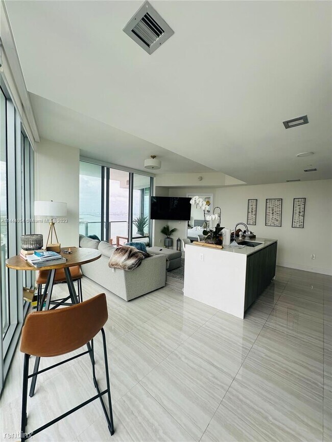 Building Photo - 2 br, 2.5 bath House - 2900 NE 7th Ave Uni...