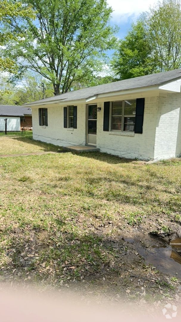 Building Photo - 197 Village Ct