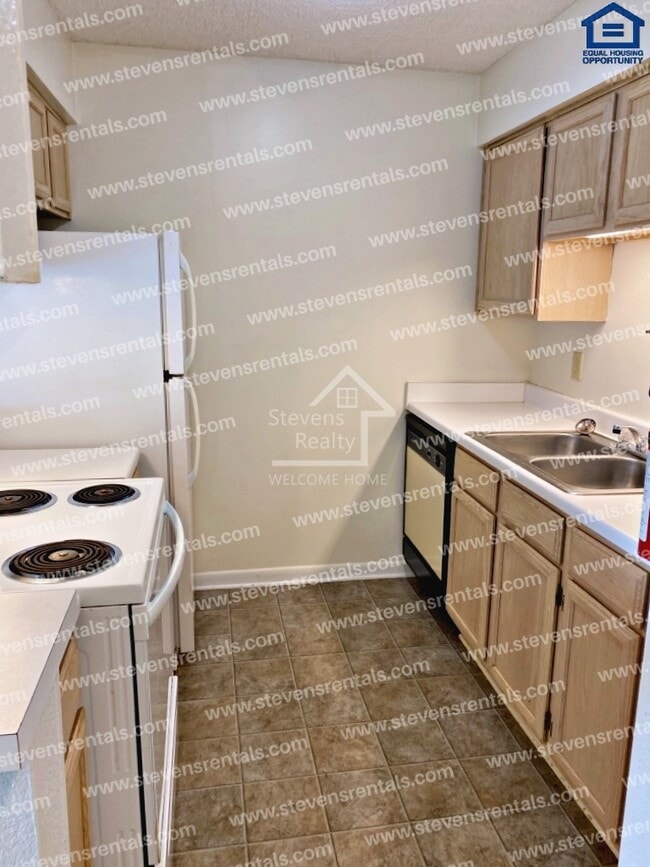 Building Photo - 430 Oriole Dr