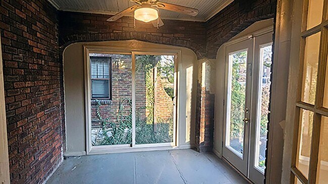 Foto del edificio - 2610 Woodlawn Dr