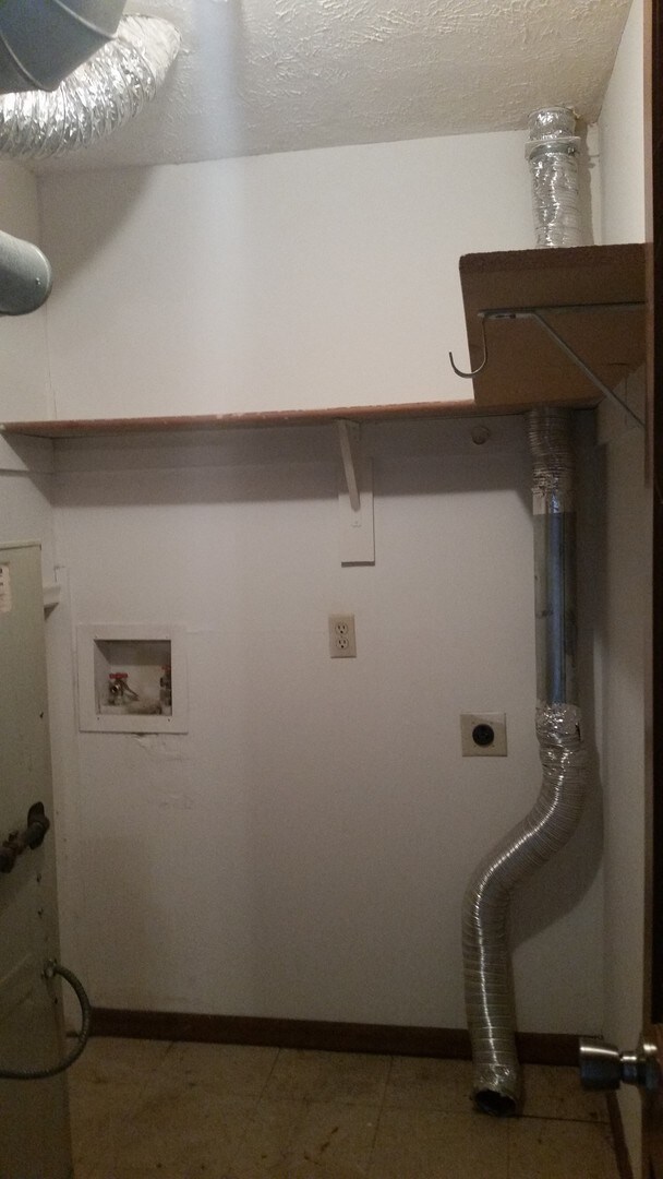Building Photo - Wonderful One Bedroom in Southwest Omaha!