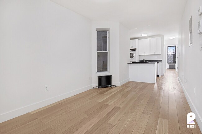 Foto del edificio - 788 Madison St