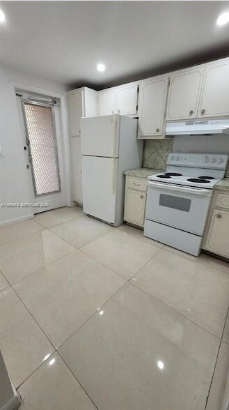 Foto del edificio - 445 NE 195th St