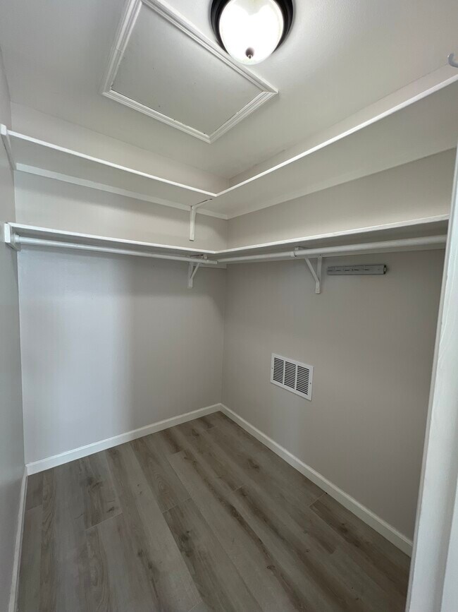 Master closet - 5980 Woodwind Ct