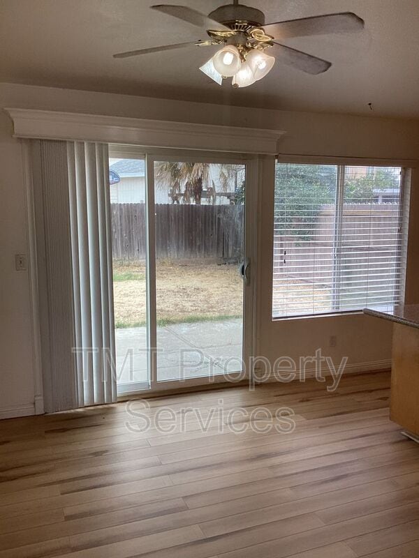 Foto del edificio - 8587 New Island Way