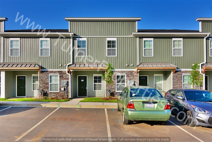 Primary Photo - Awesome 2 BR Townhome w/ Granite Throughout