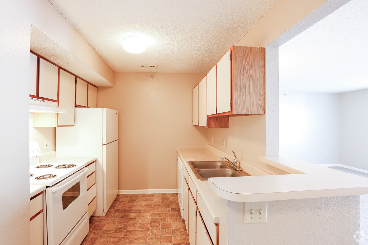 Bridgeport Apartments 1421 Hilltop Rd Lincoln, NE