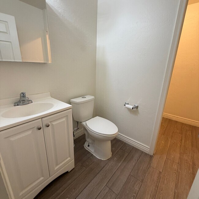 Foto del edificio - 6815 W Carol Ave