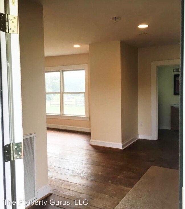 Building Photo - 2 br, 1.5 bath House - 3167 Trenholm Rd.