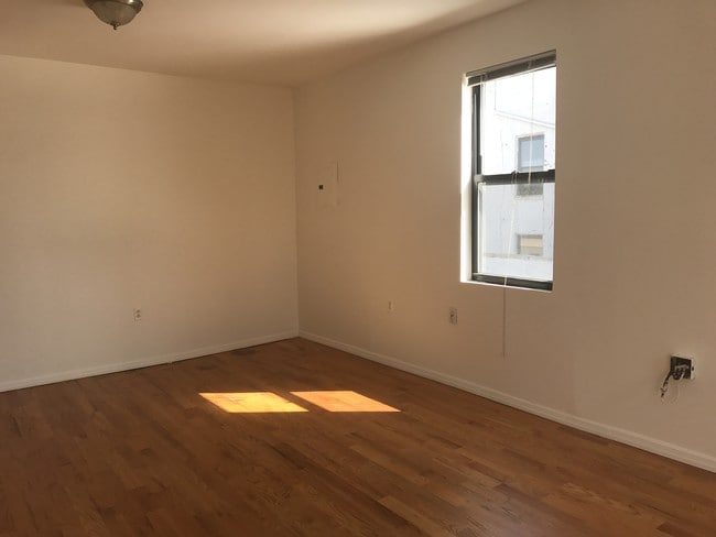 Building Photo - 3457 9th St