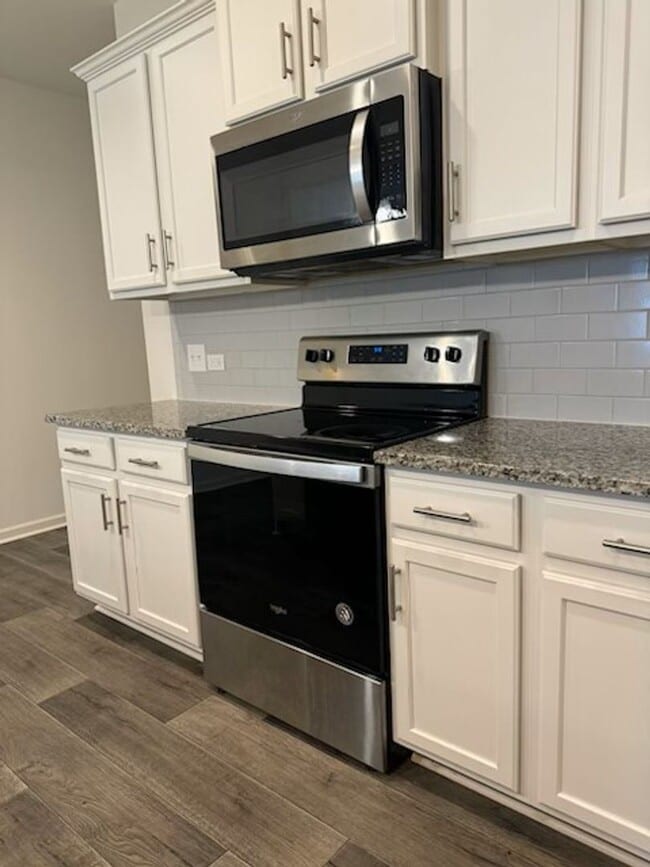 Building Photo - Introducing Your Dream Home: A Spacious 3 Bedroom, 2.5 Bathroom Townhome for Rent