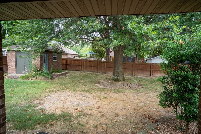 Building Photo - BEAUTIFUL FULLY FENCED HOME IN NIXA SCHOOL...