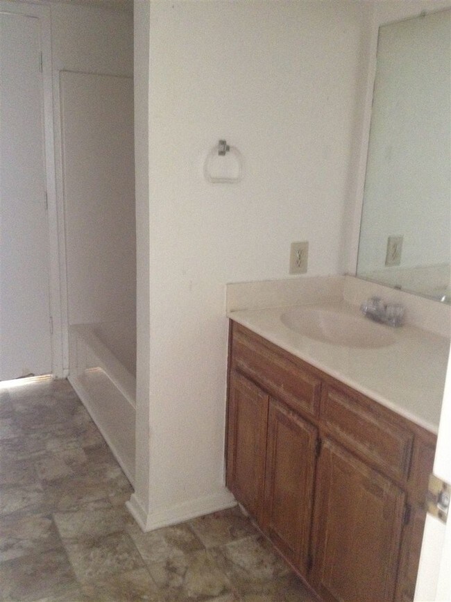 Foto del edificio - 2 br, 1.5 bath  - 2225 Stella St