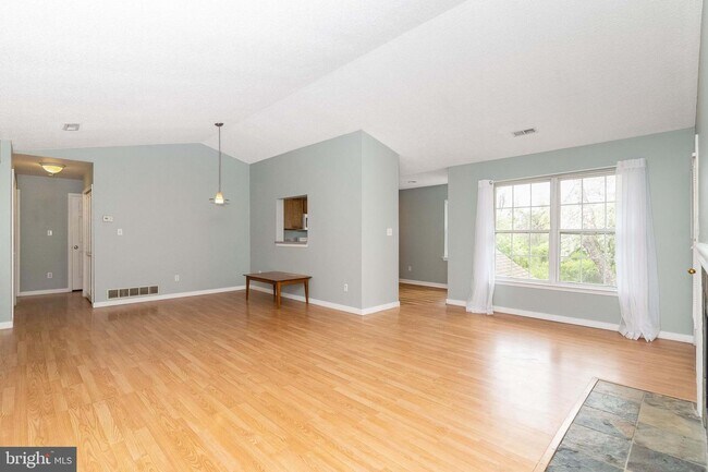 Foto del edificio - 526 Cedar Hollow Dr