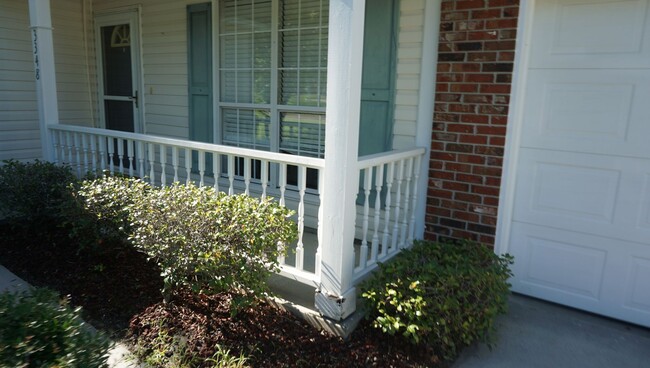 Building Photo - Three bedroom!