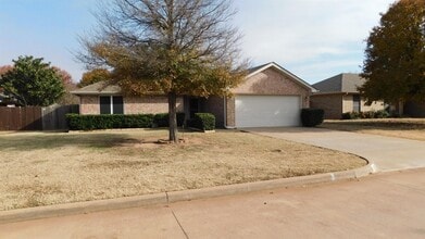 Building Photo - 118 Stonebridge St