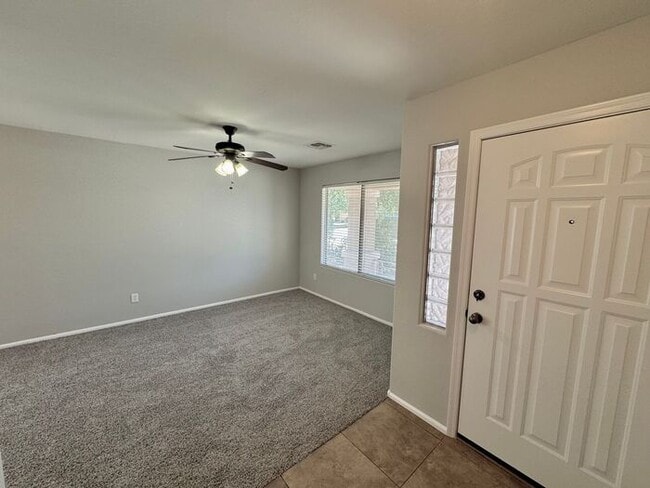 Foto del edificio - Stunning 4Bedrooms/2.5 Bath Home!