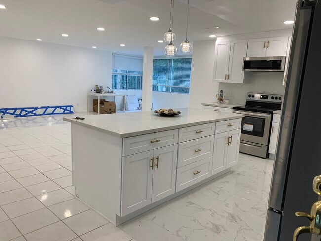 Building Photo - 5301 Balboa Blvd