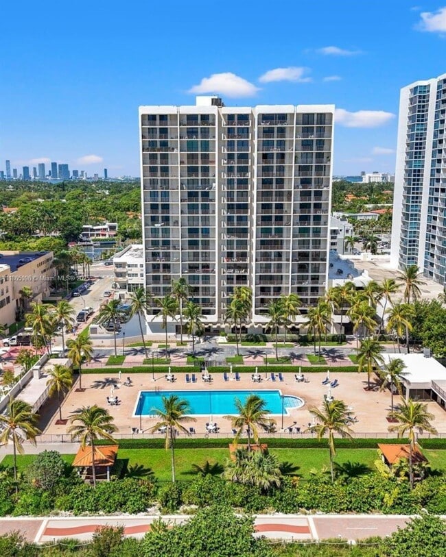 Building Photo - 2625 Collins Ave