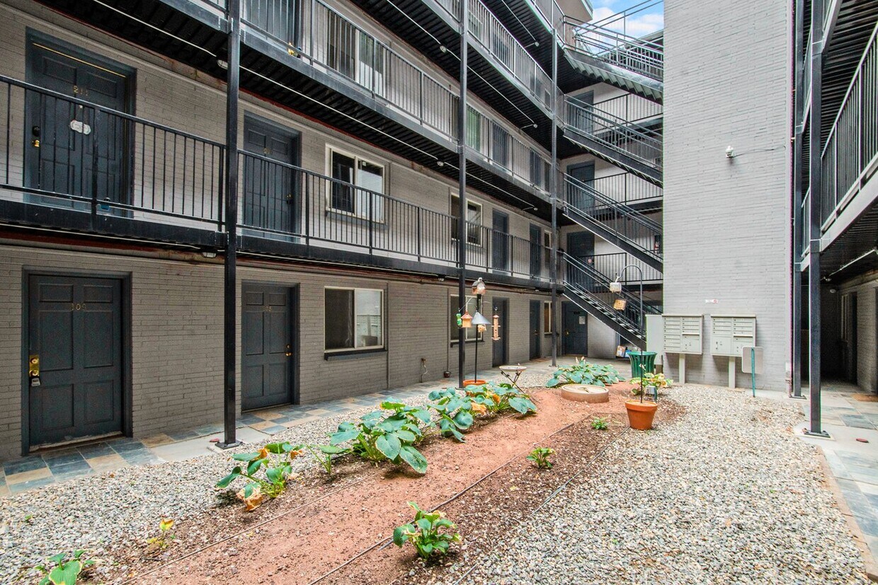 Foto principal - Beautiful 1 Bed, 1 Bath Condo on Speer- Ch...